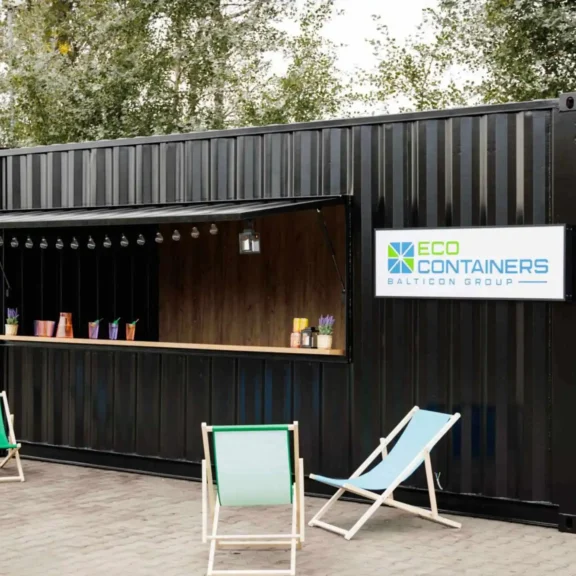 czarny kontener gastronomiczny z logo ecocontainers