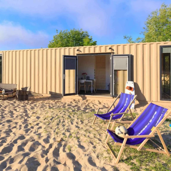 kontener mieszkalny ecocontainers na plaży